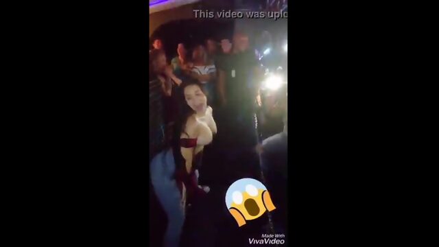 شرموطة مصرية تدخل كبارية وترقص ملط ببزازها الكبيرة اللبن الفيديو كامل من هنا arab muslim whore dancing nude in club disco boobs