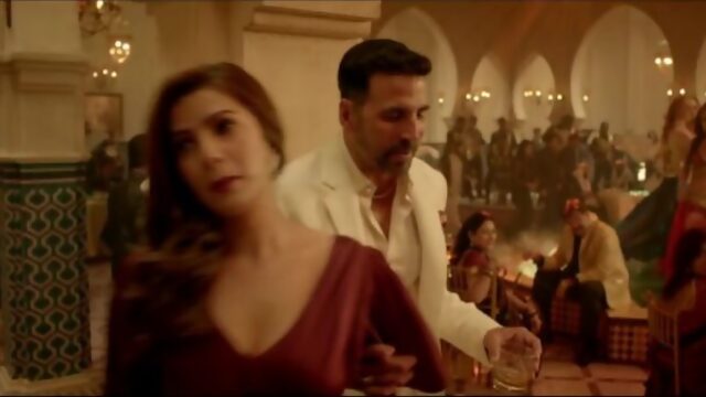 DIL CHEEZ TUJHE DEDI Video Song AIRLIFT Akshay Kumar Ankit Tiwari, Arijit Singh