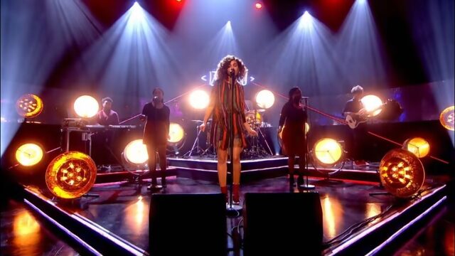 Izzy Bizu - Talking To You (Live on The Graham Norton Show)