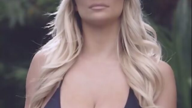 Lindsey Pelas shows her big natural tits mom