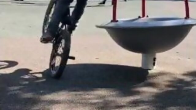 BMX Детский велосипед на детской площадке ВМХ