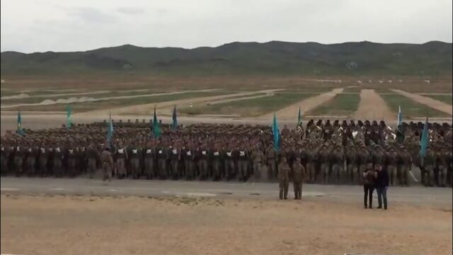 Сарбаздар әні! "Мен қазақпын!"