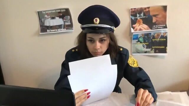 Русское хаб видео по жанрам Lolly Lips налоговую инспекторшу на столе и простил получение взятки